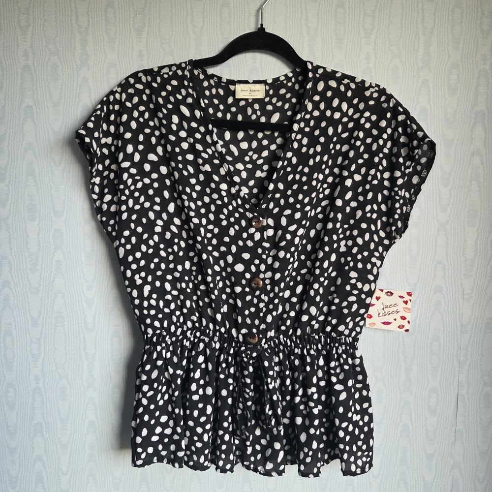 NWT‎ Free Kisses Polka Dot Chiffon Elastic Waist Button Peasant Black Blouse
